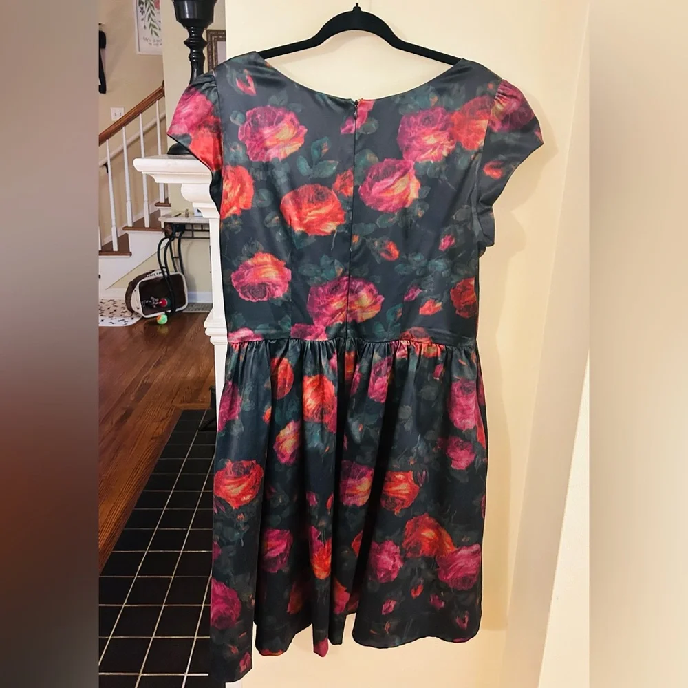 Floral cocktail dress; size 16 - Picture 3 of 5